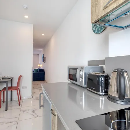 Apartment Stylish In Bay Square 4