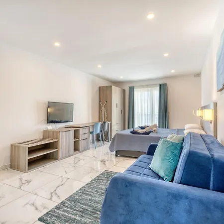 Stylish In Bay Square 4 *